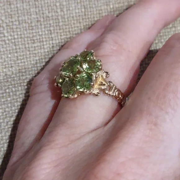 Peridot ring set in 10kt yellow gold - Picture 4 of 12